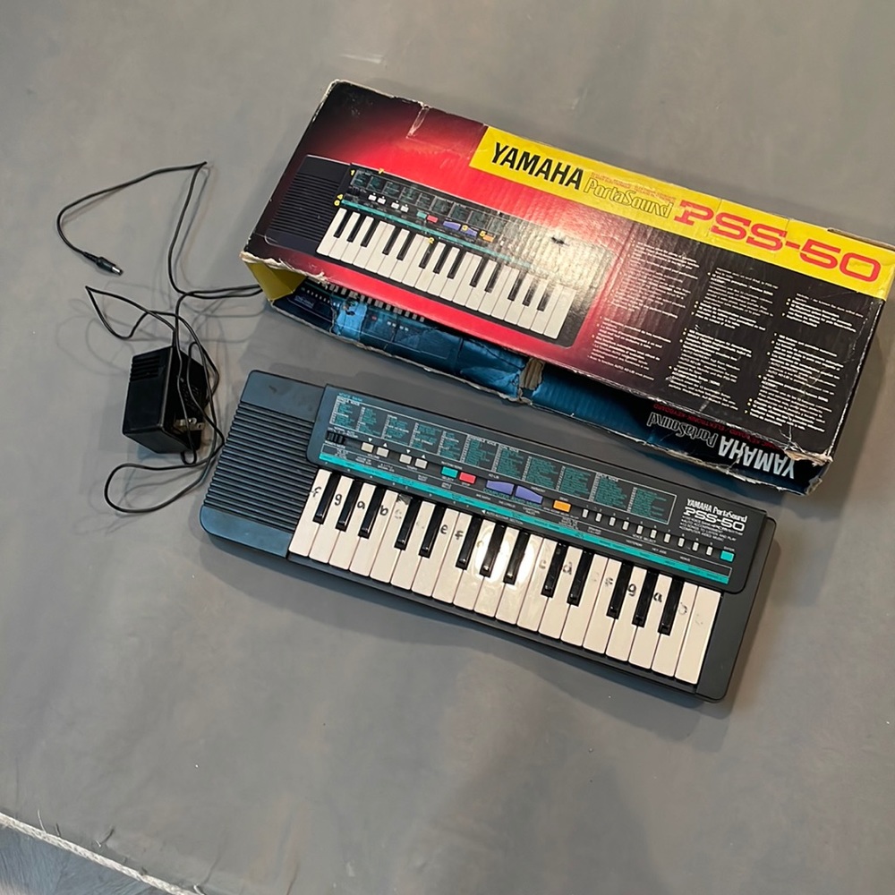 Vintage Yamaha pss-50 portasound electronic keyboard